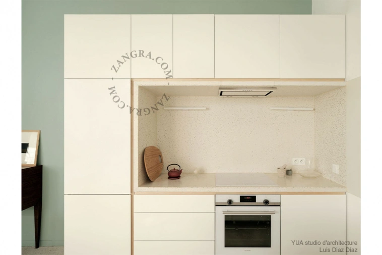 vägg/taklampa i vitt porslin S14d - lysrör opal