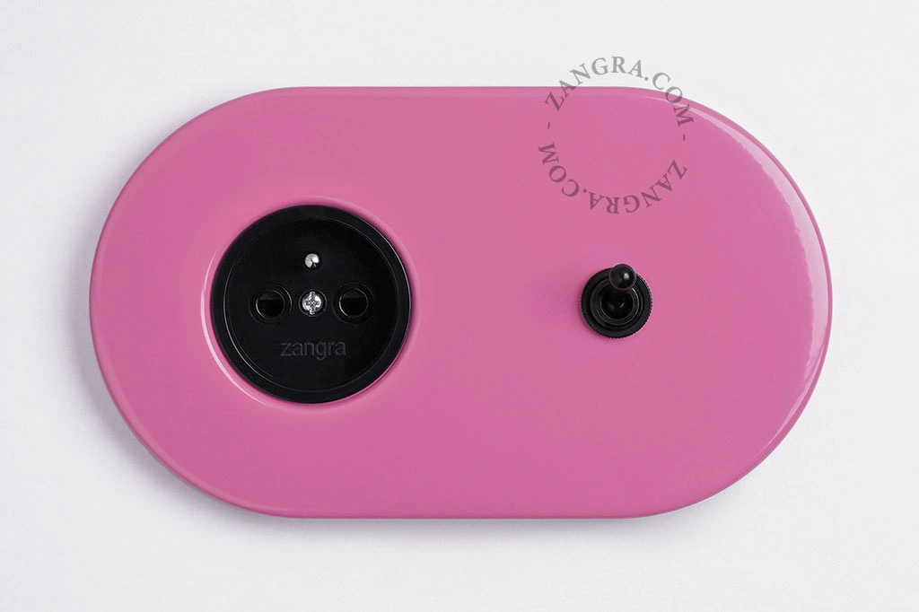 enchufe rosa e interruptor simple o conmutado - palanca negra