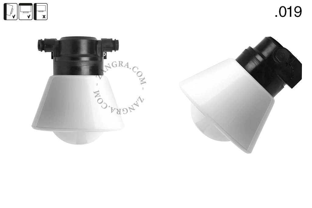 badrum svart vägglampa med glasskärm - IP54