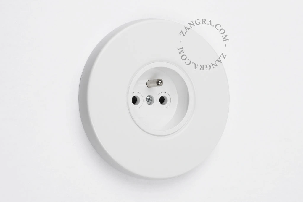 wit inbouw stopcontact in metaal