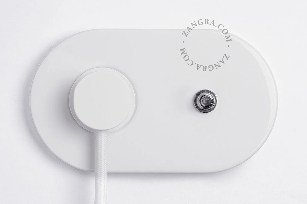 wit stopcontact met drukknop - zilverkleurig