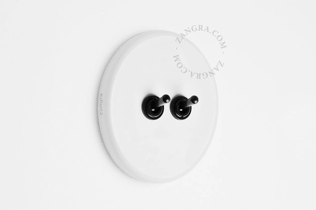 double interrupteur en porcelaine blanche va-et-vient ou simple - leviers noirs