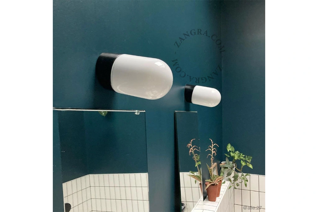 vägglampa i svart porslin för badrum med glasskärm – Ø 10cm - IP54