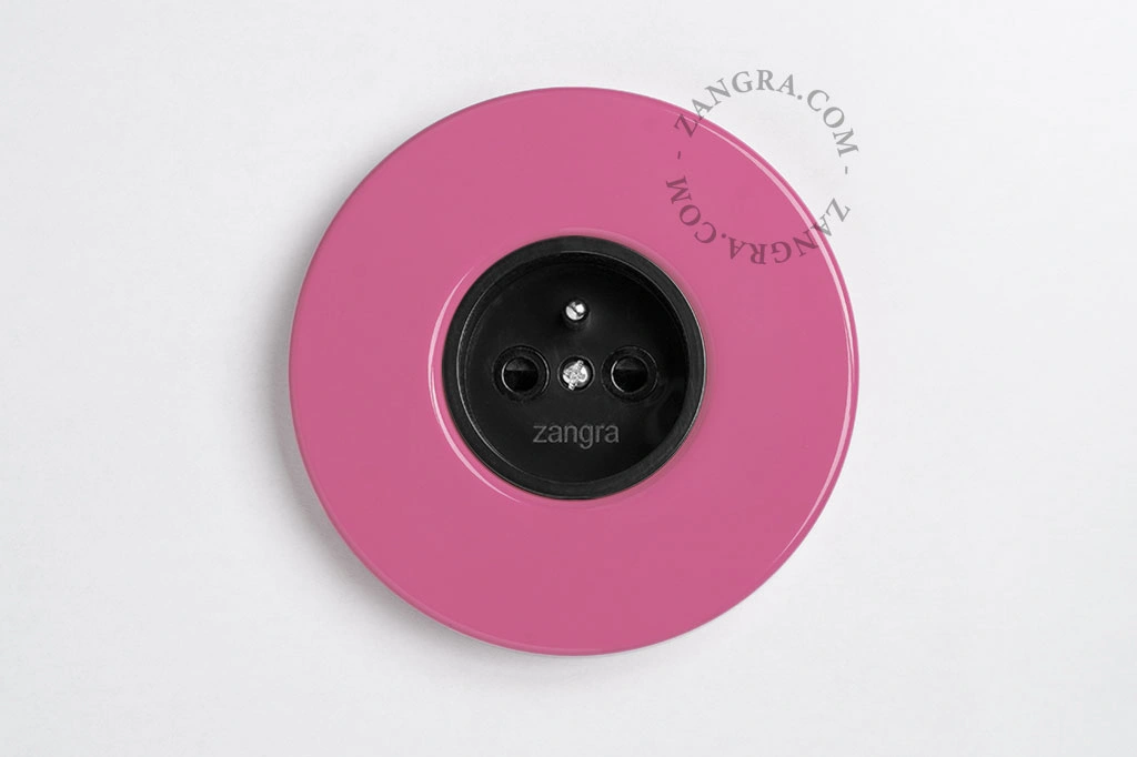 enchufe empotrable rosa
