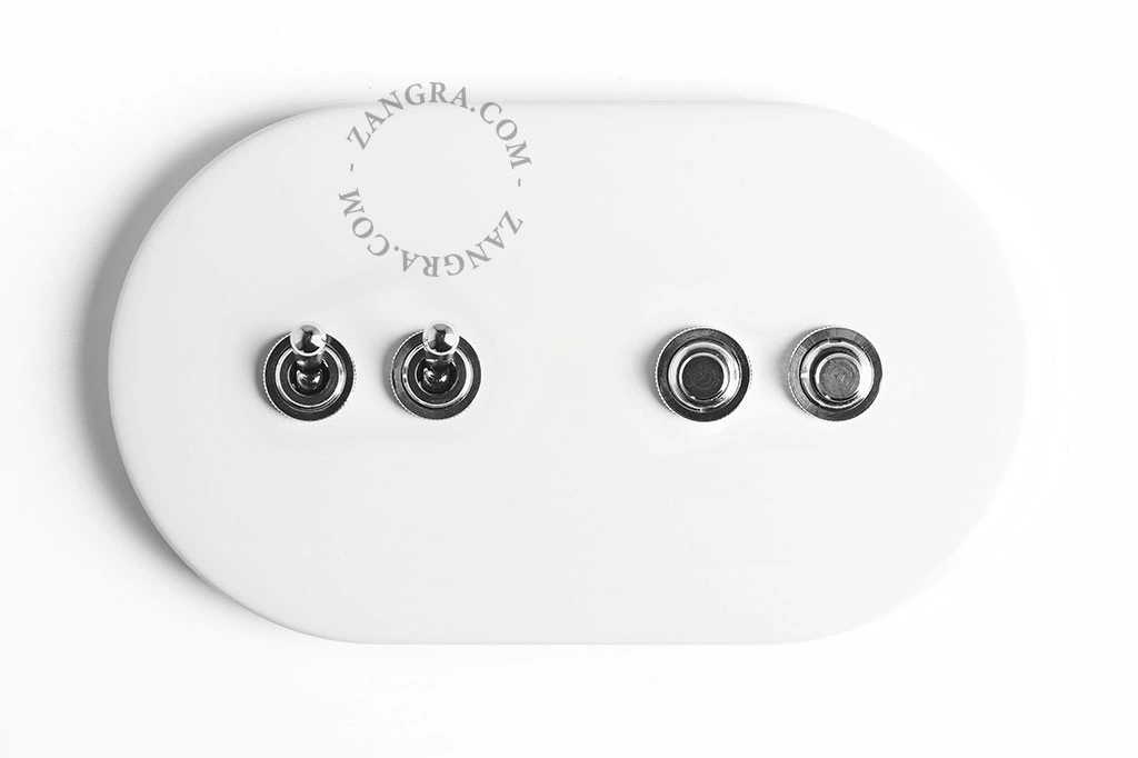 witte schakelaar met 2 zilverkleurige drukknoppen en 2 tuimelschakelaars