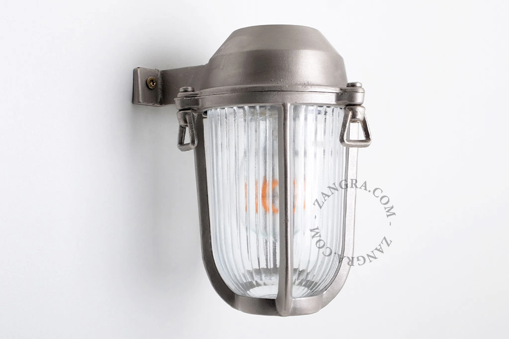 gallervägglampa i förnicklad mässing för utomhusbruk - IP64
