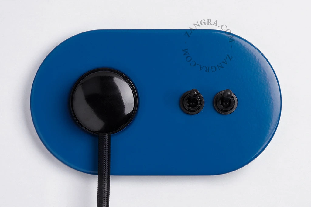 blå stikkontakt og trappeafbryder – sort dobbelt vippearm