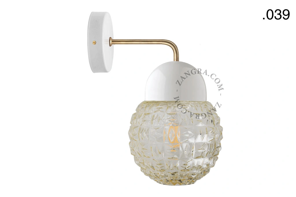 wandlamp van porselein en glas