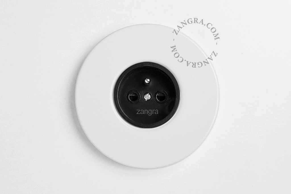 wit inbouw stopcontact in metaal
