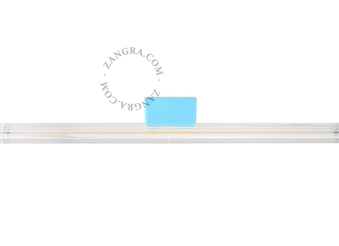 lampeholder af lyseblåt porcelæn med riflet stick pære