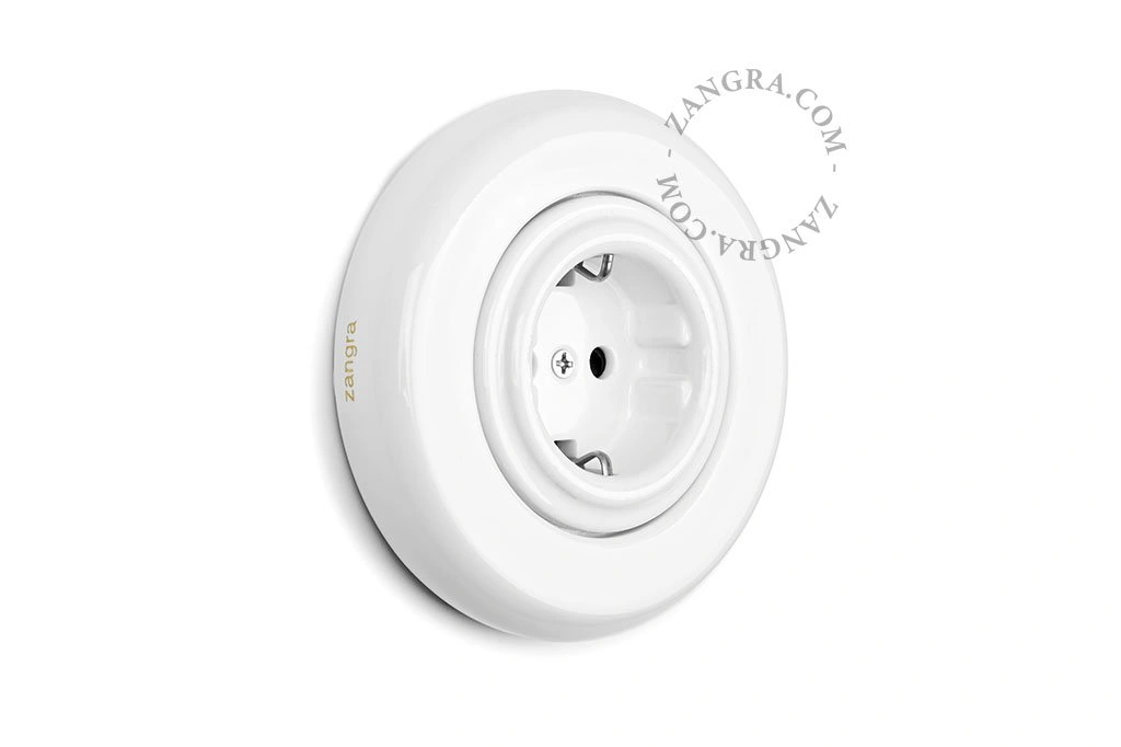 białe porcelanowe gniazdko podtynkowe - typ F