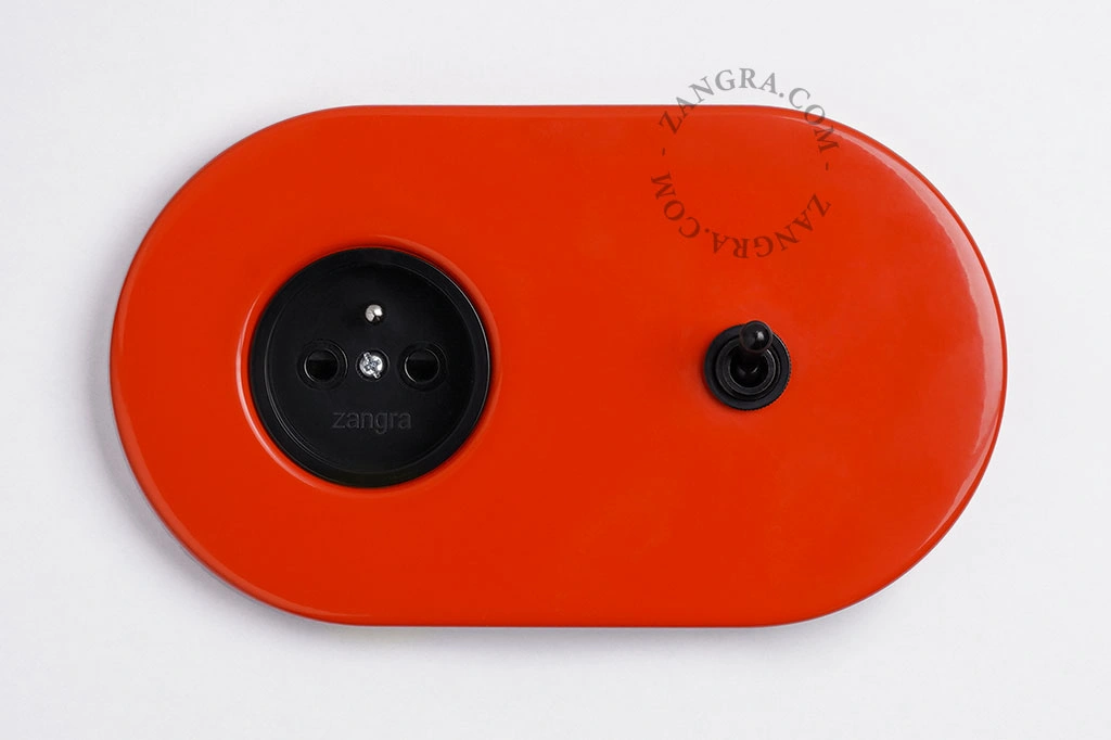 tomada embutida em vermelho e interruptor bidirecional ou simples - alavanca em preto