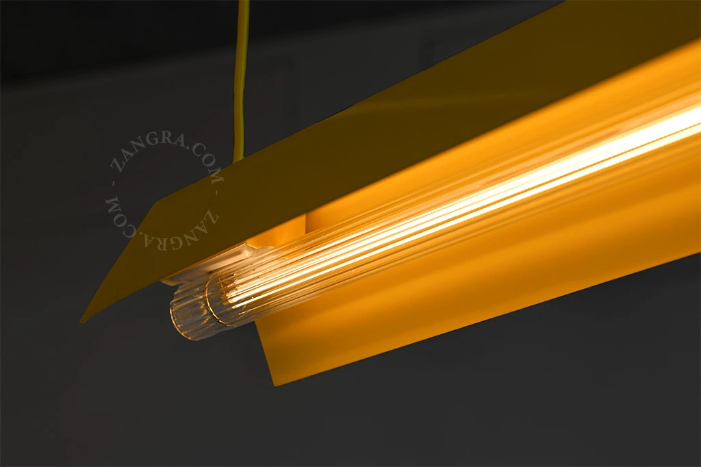 candeeiro suspenso linear amarelo Brenda