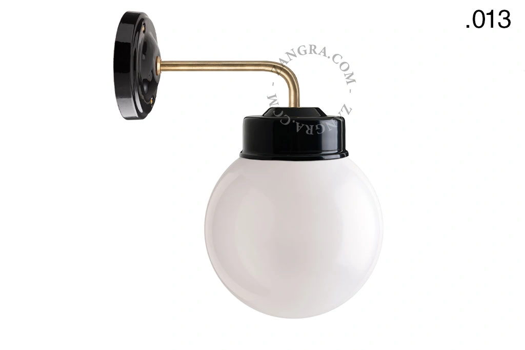 applique en porcelaine noire avec globe en verre