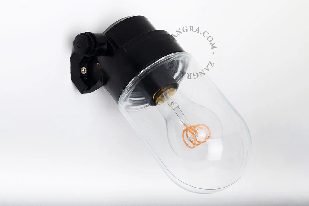 badrum svart vägglampa med glasskärm - IP54