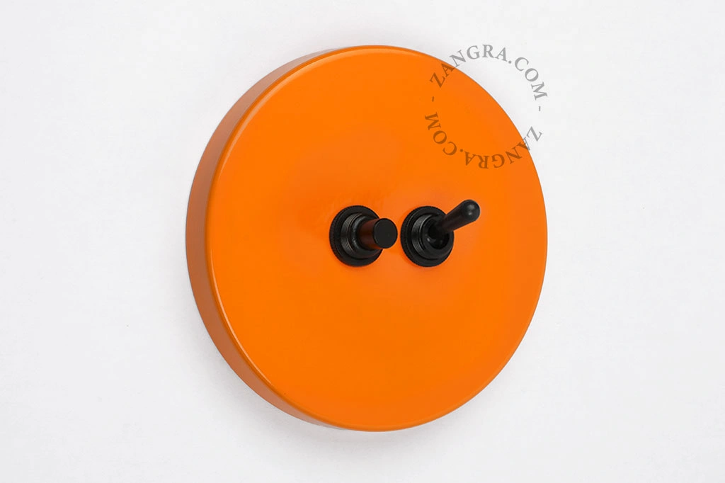 orange afbryder – sort vippearm og trykknap