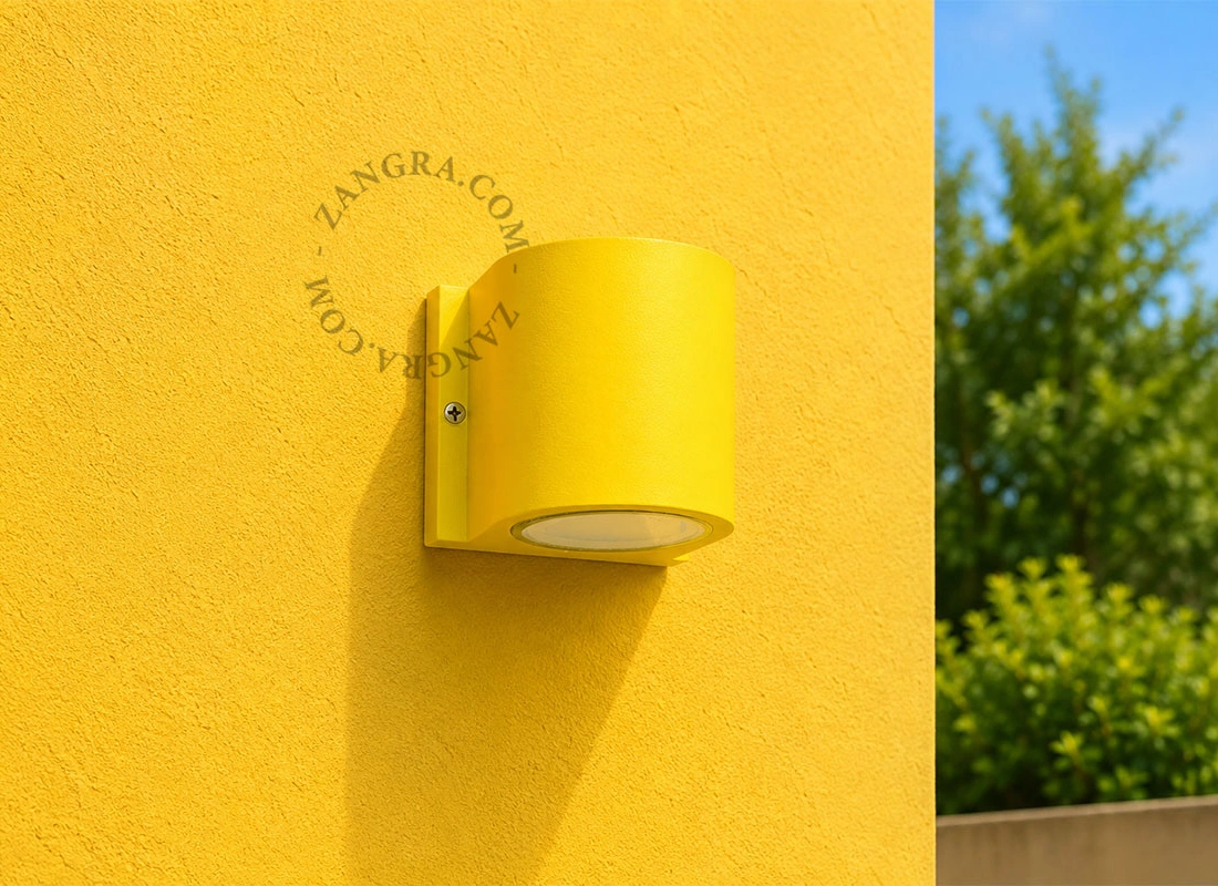 żółta lampa ścienna Elias - IP44