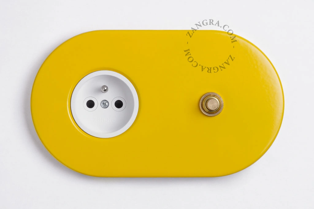 tomada e interruptor embutidos em amarelo - botão de pressão em latão cru