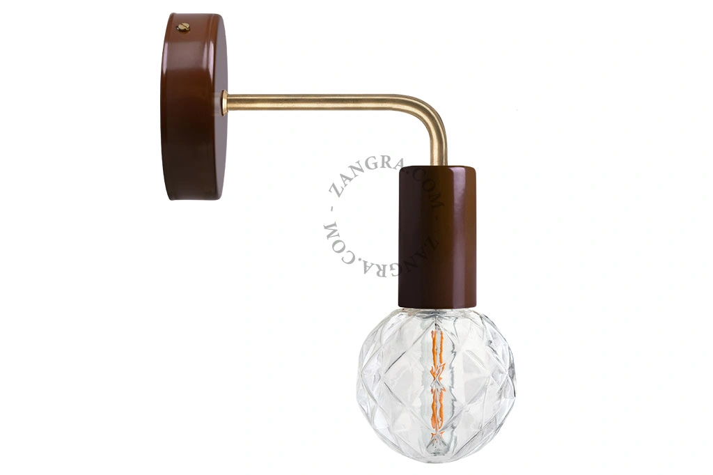 brązowa lampa ścienna z mosiężnym ramieniem