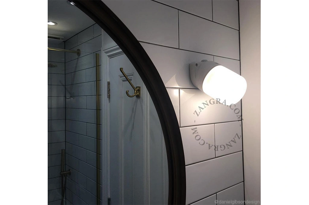 aplique de baño de porcelana blanca - Ø 8,3 cm - pantalla de vidrio - IP54