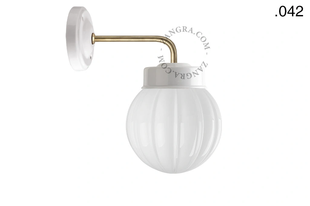 aplique en porcelana blanca y latón - pantalla de vidrio