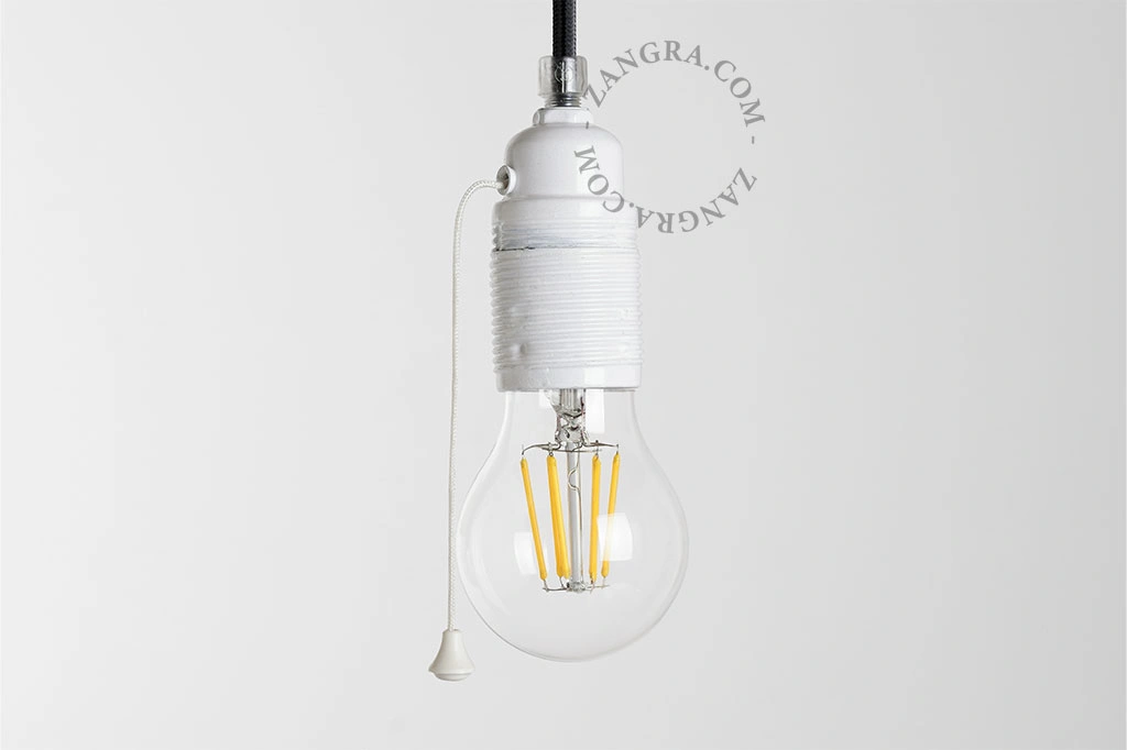 E27 white lamp holder with pull switch