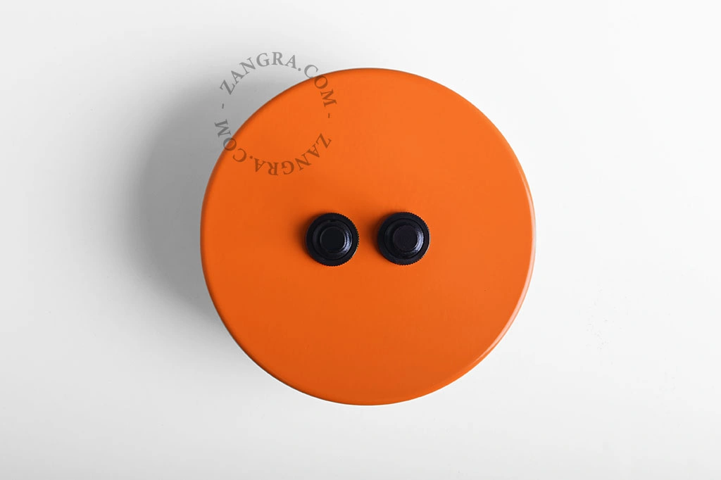oranje schakelaar met 2 zwarte drukknoppen