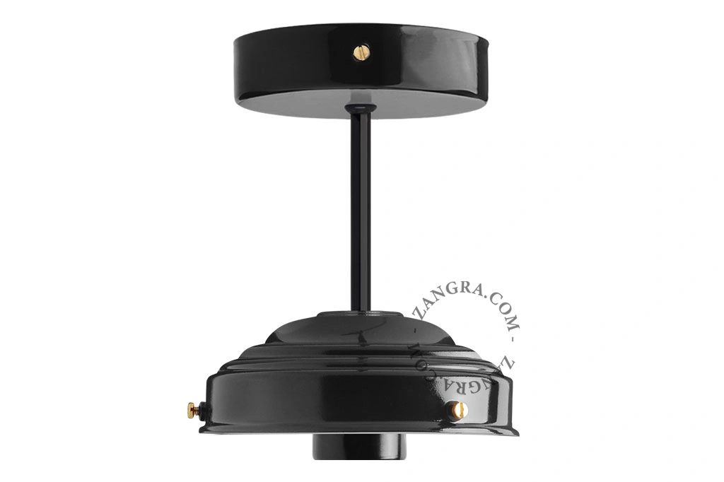 svart taklampa
