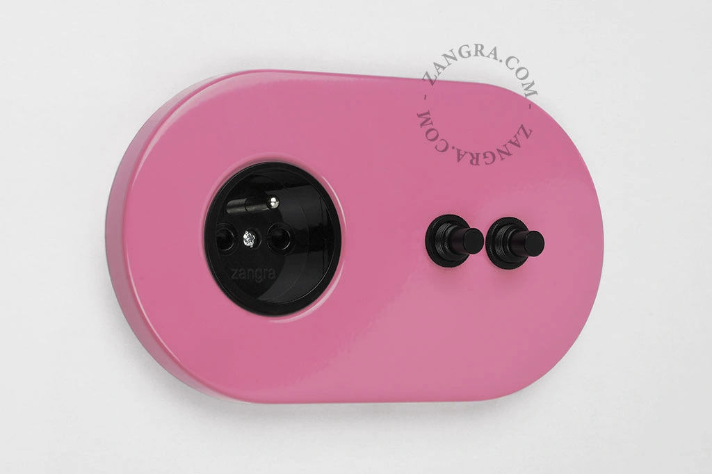 roze stopcontact met 2 drukknoppen - zwart