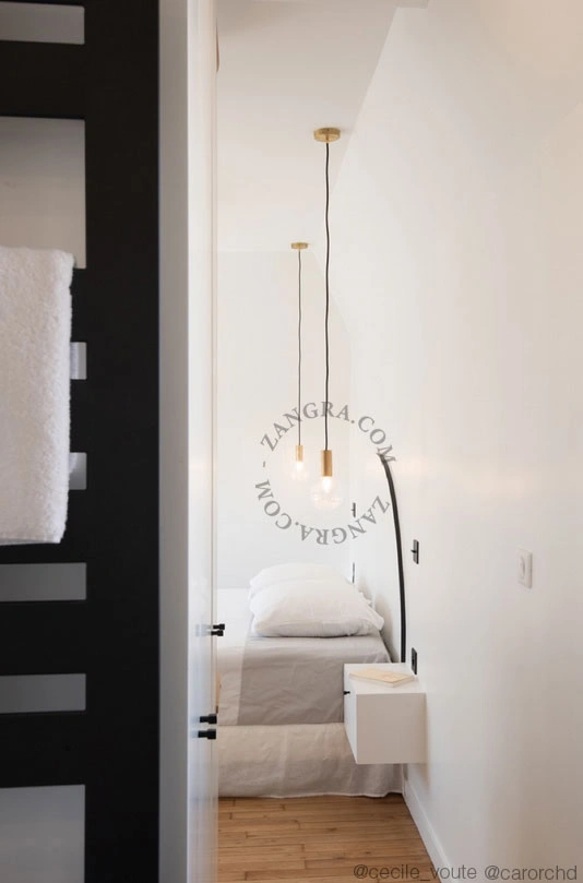 mosiężna lampa wisząca