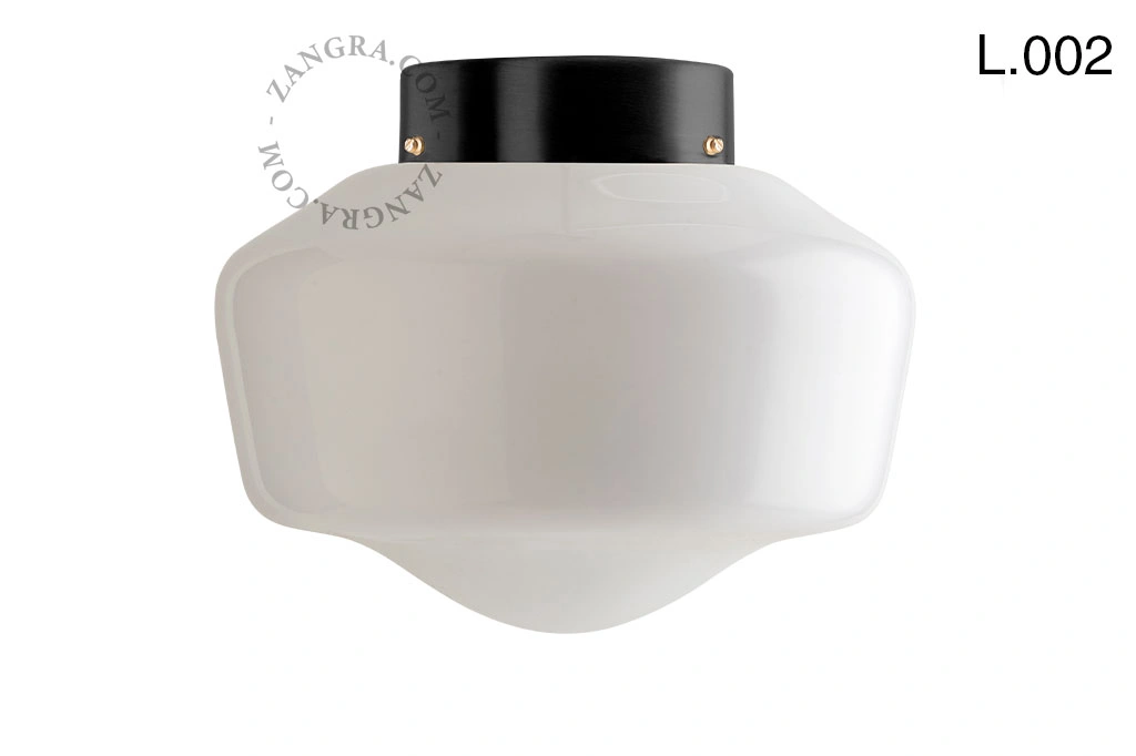lampa z mosiądzu ze szklanym kloszem