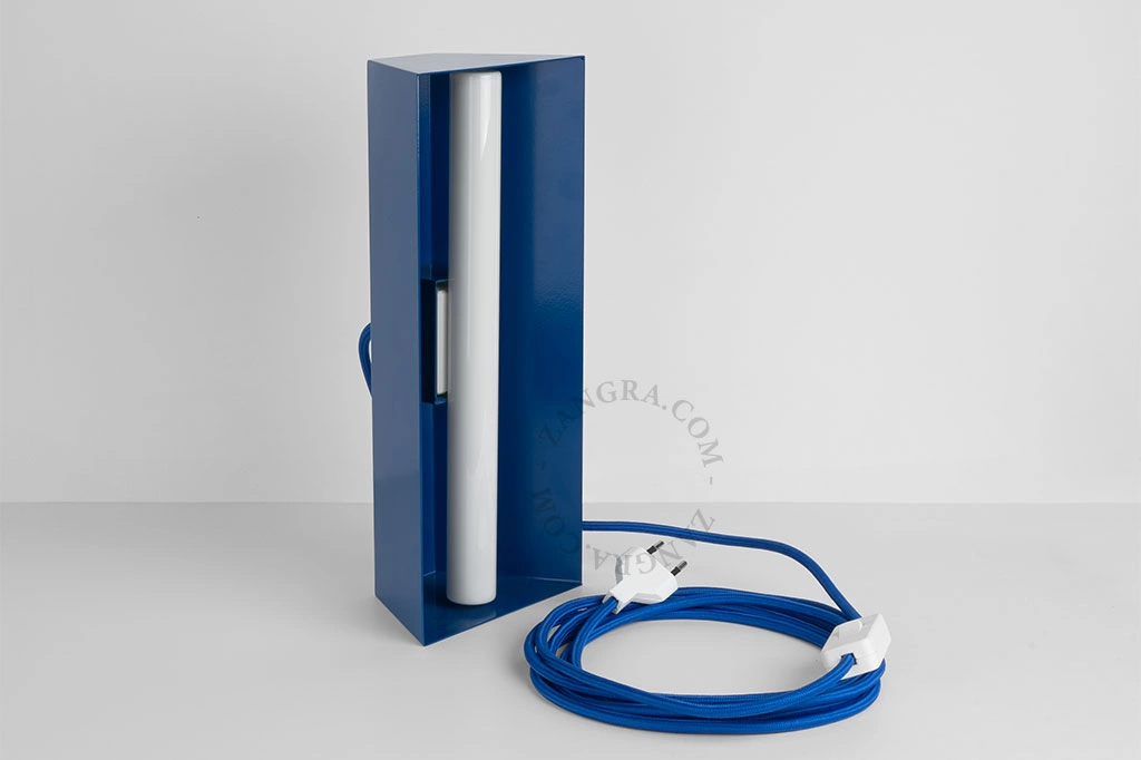 lámpara de mesa azul