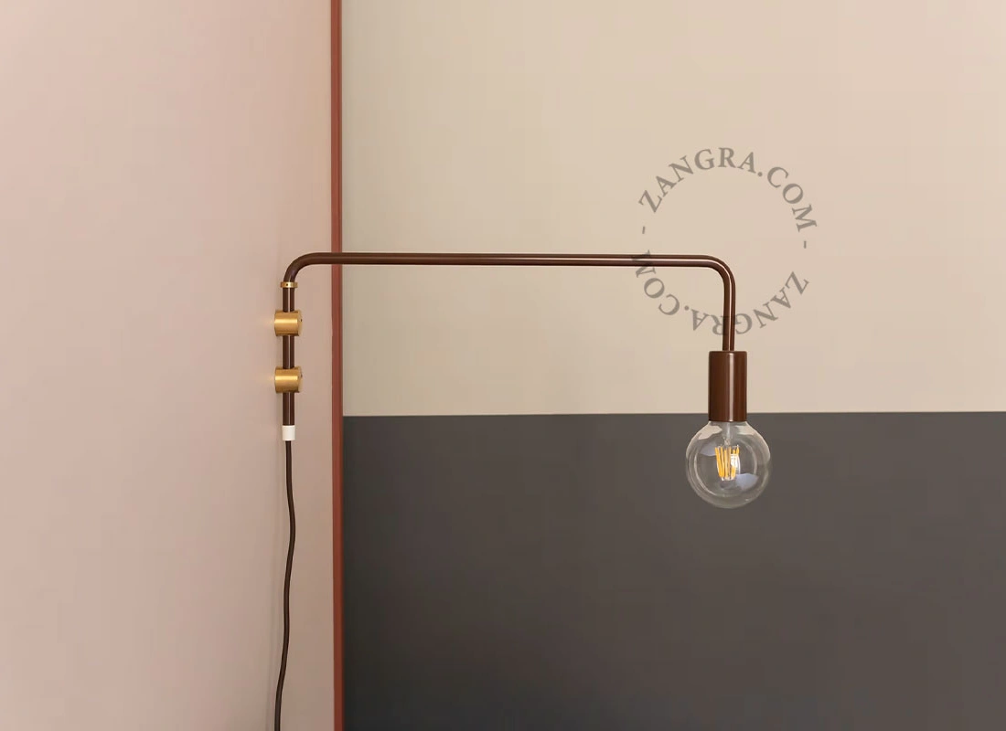 plug-in væglampe med svingarm - brun