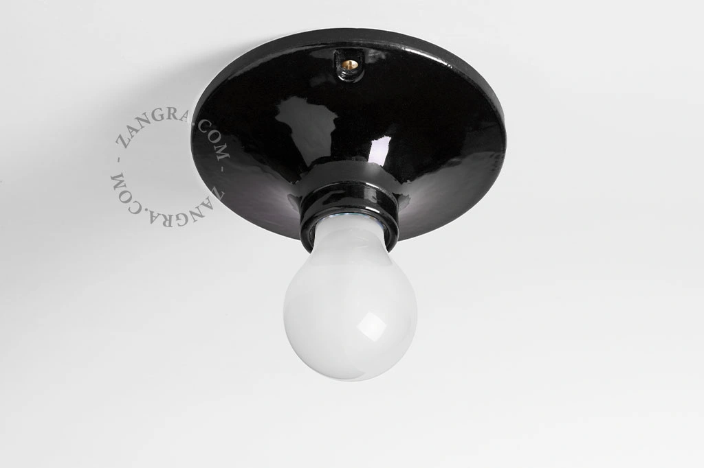 væg- eller loftslampe i sort porcelæn