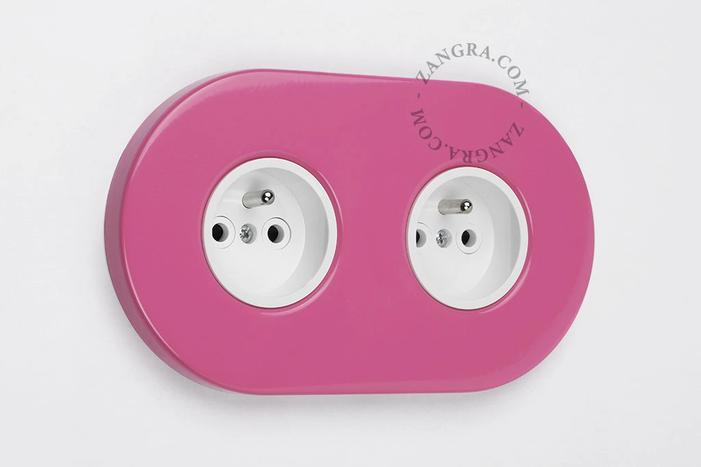 enchufe empotrable doble rosa