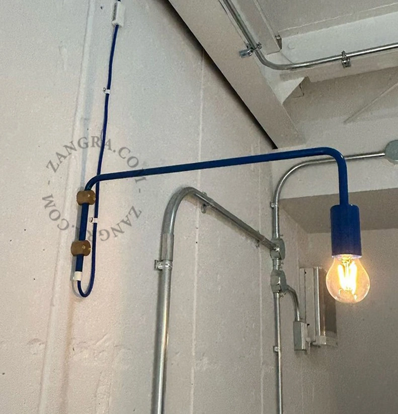 Wandleuchte mit Schwenkarm - blau