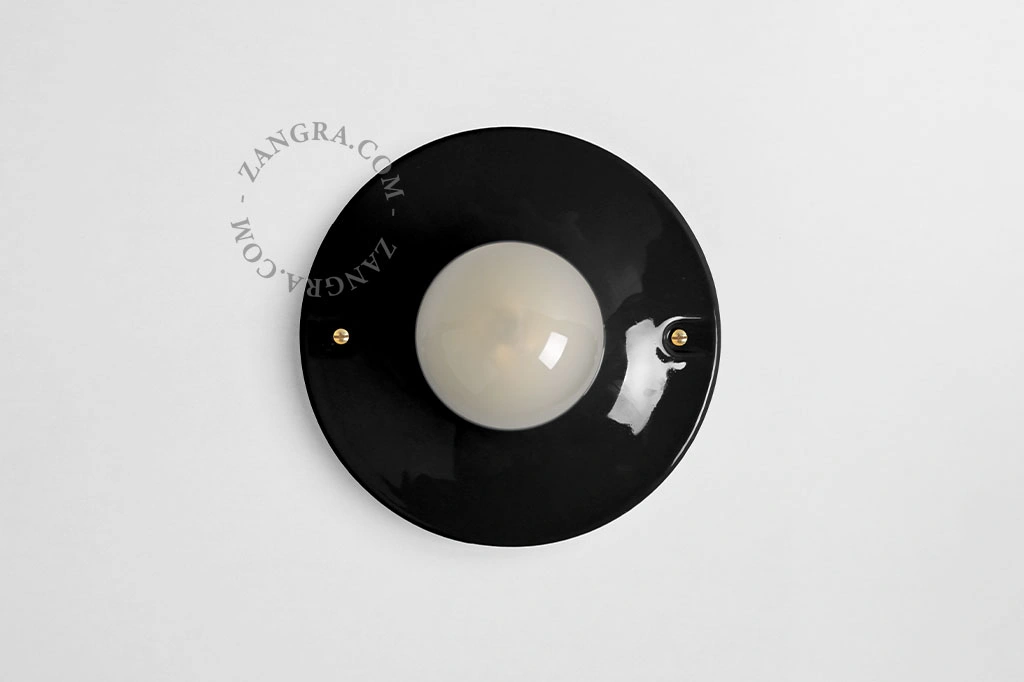 væg- eller loftslampe i sort porcelæn