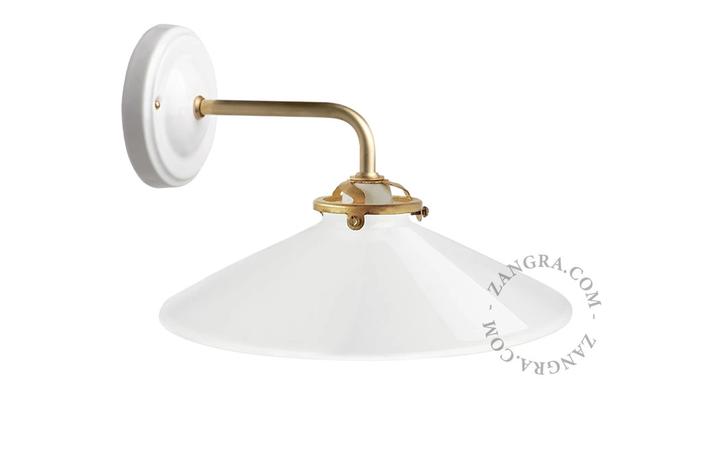 lampa ścienna z kloszem ze szkła opalowego