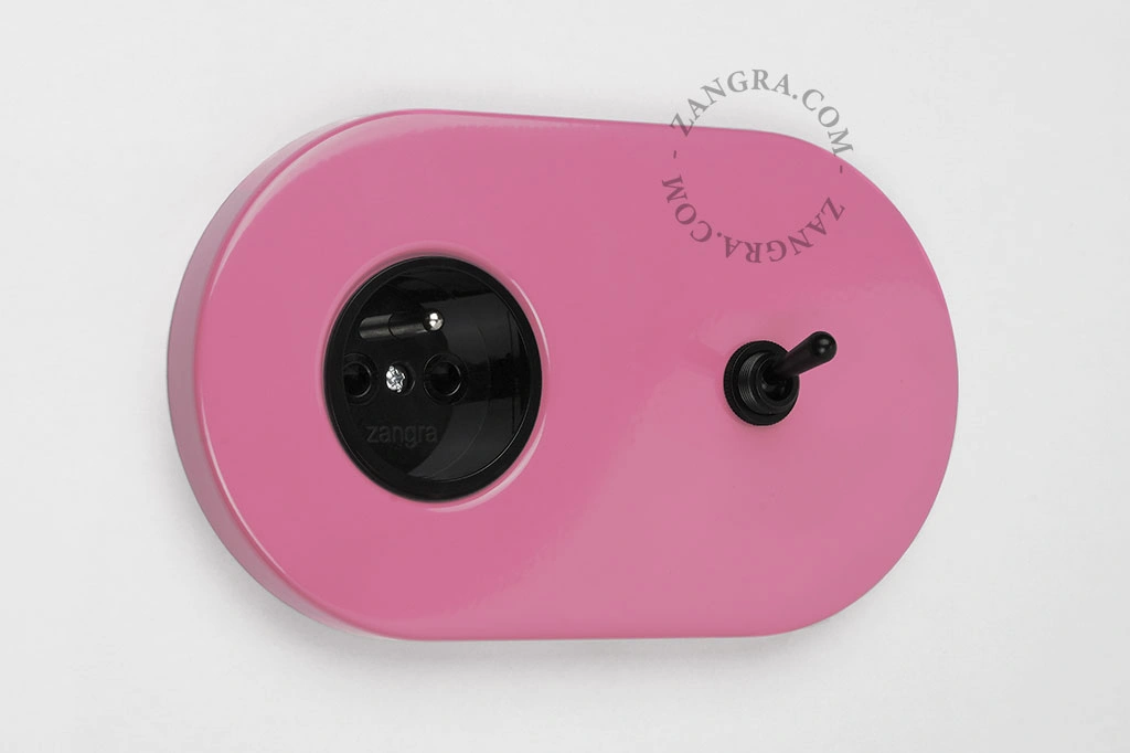 enchufe rosa e interruptor simple o conmutado - palanca negra