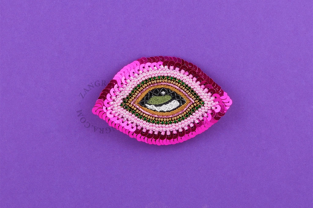 broche roze oog