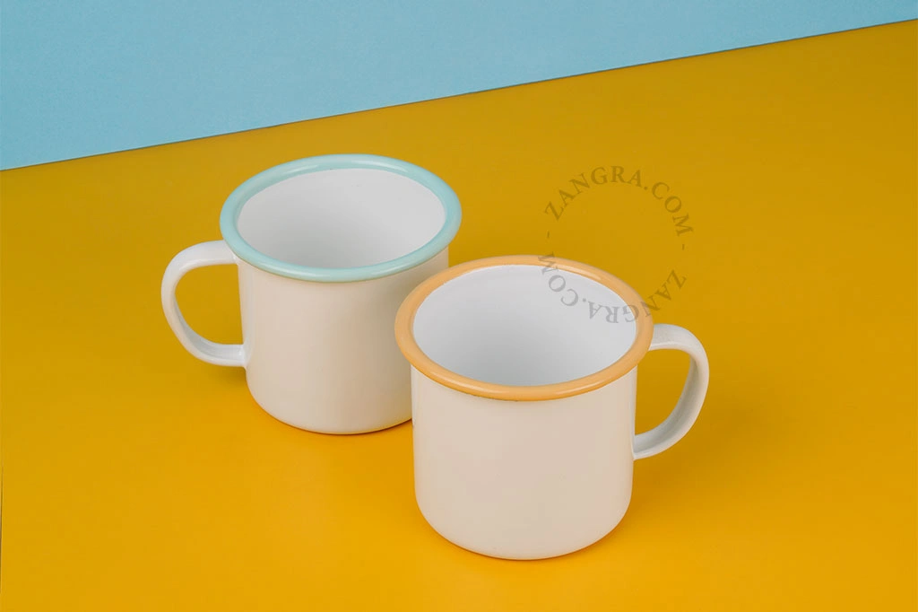weiße Emaille-Tasse mit karamellfarbenem Rand - 40 cl