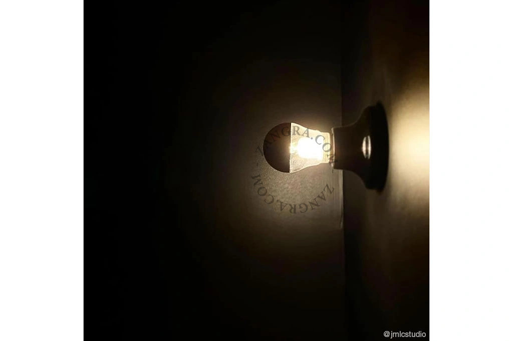 E27 dimbar filament LED ljuskälla - svart och klart glas - 2700K - 2,5W