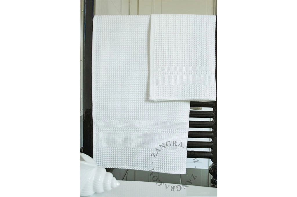 honeycomb bath towel - white
