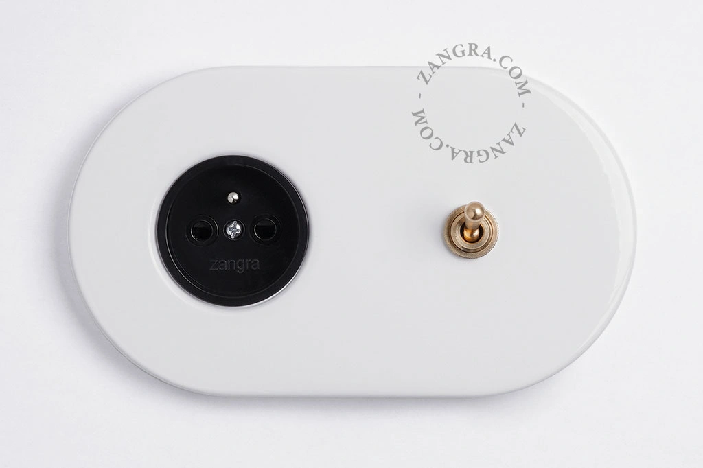 tomada embutida em branco e interruptor bidirecional ou simples - alavanca em latão bruto