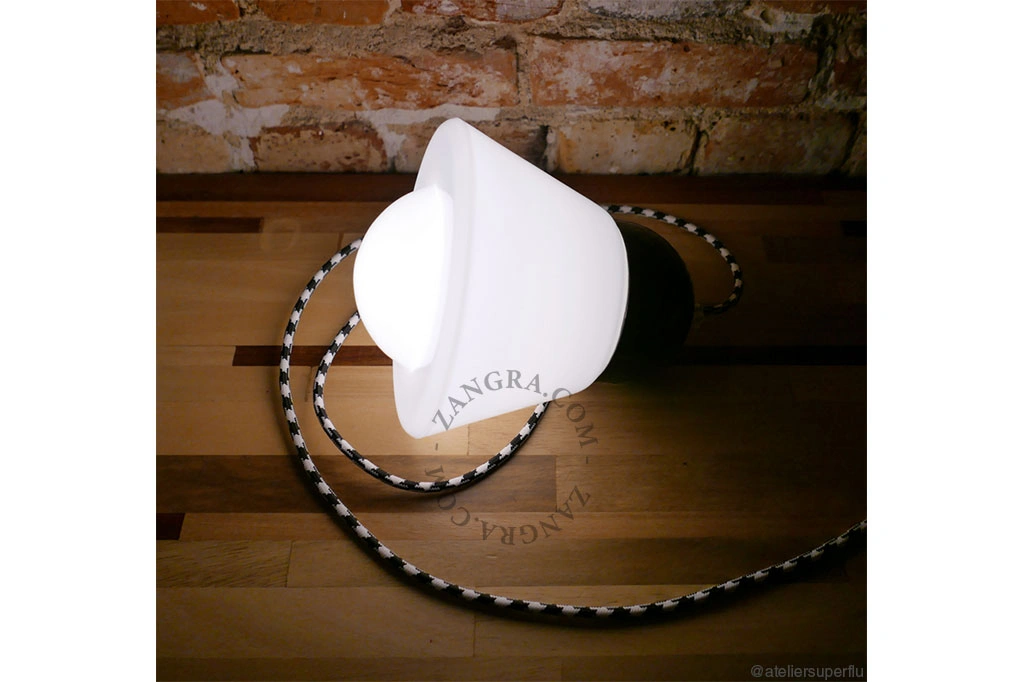 lampada a sospensione in porcellana nera - paralume in vetro