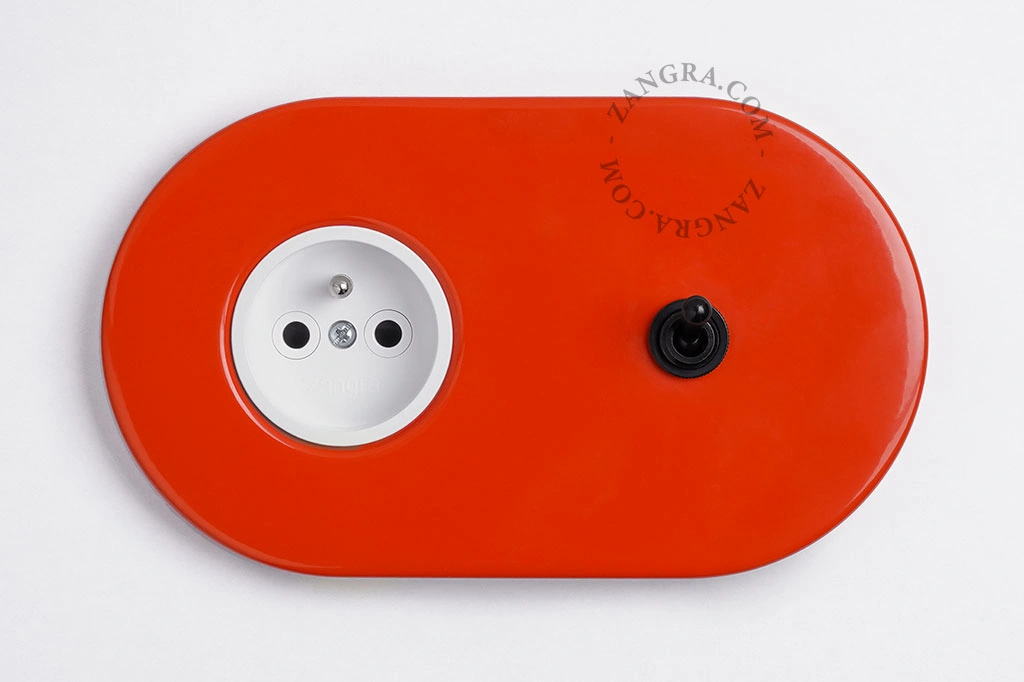 tomada embutida em vermelho e interruptor bidirecional ou simples - alavanca em preto