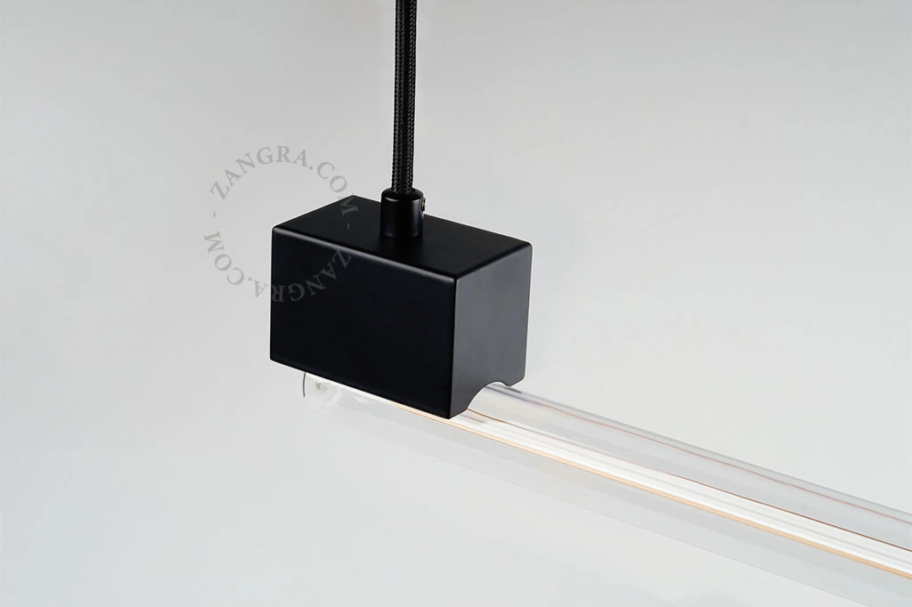 czarna liniowa lampa wisząca Bruno