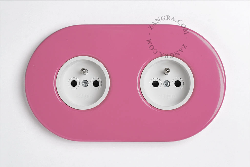 enchufe empotrable doble rosa