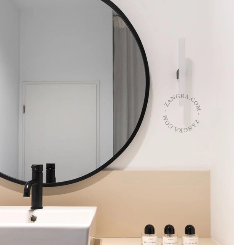 vägg/taklampa i svart porslin S14d - lysrör opal
