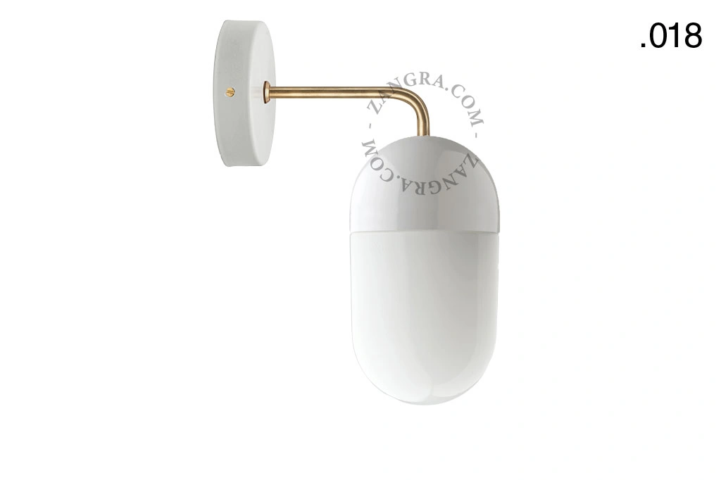 wandlamp van porselein en glas